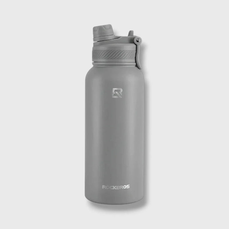 Isolierte Trinkflasche für die Berge